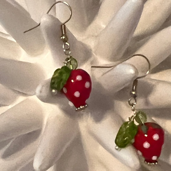 Lampwork glass strawberry beads handmade earrings - Picture 6 of 8